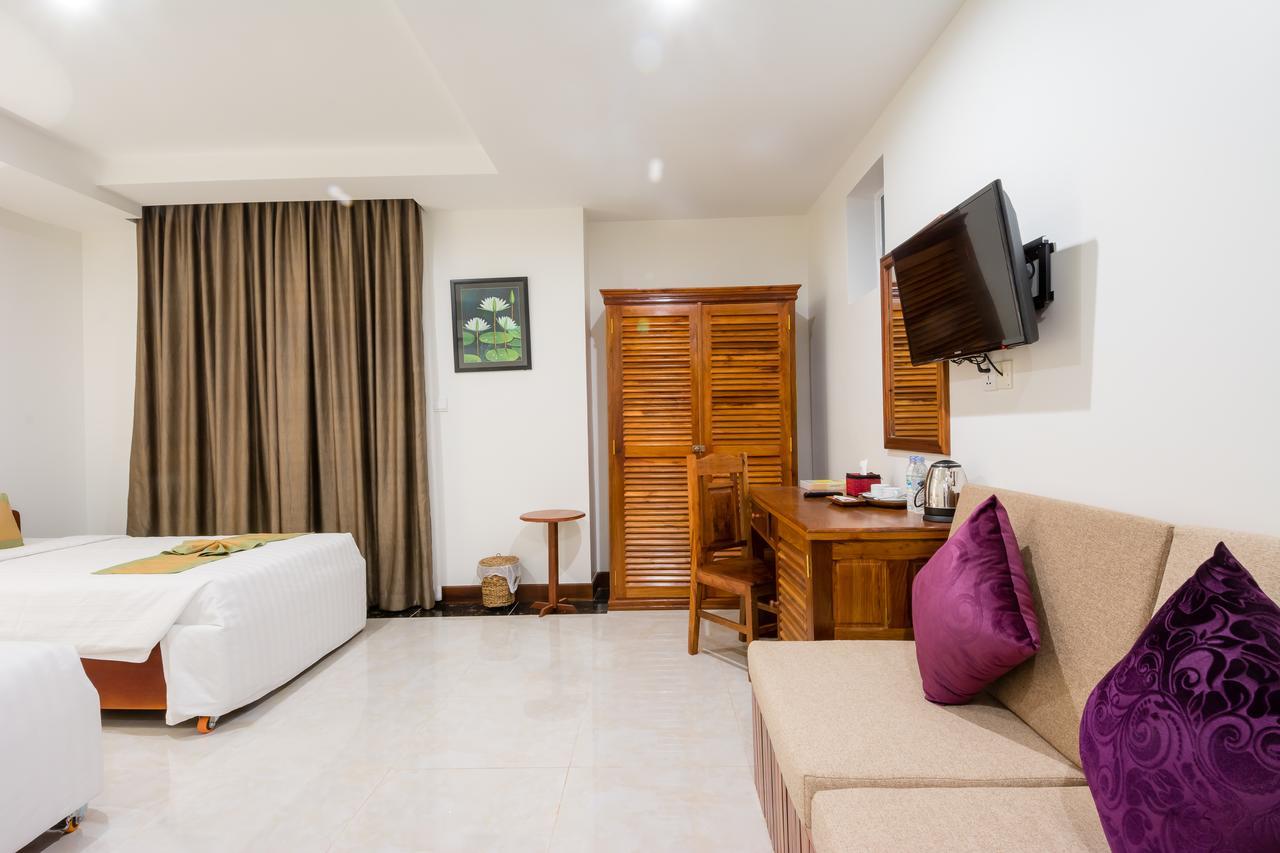 Relax Hotel Phnom Penh Exterior photo